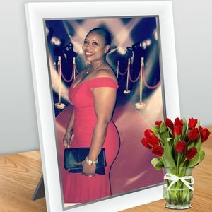 Meet your Posher, Lora